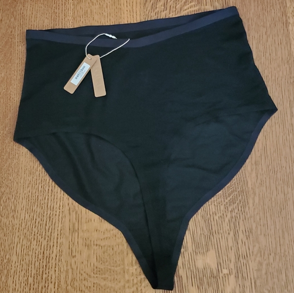 Skims mesh Sheer Sculpt High-waisted Thong - black - Picture 7 of 11